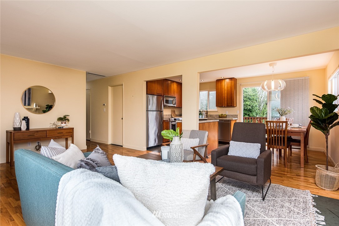 10615 Rustic Road South Seattle, WA 98178 - Photo 5 of 15