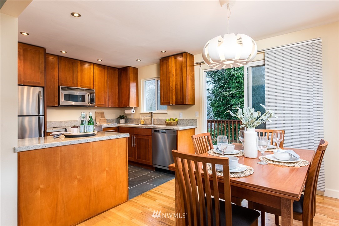 10615 Rustic Road South Seattle, WA 98178 - Photo 8 of 15