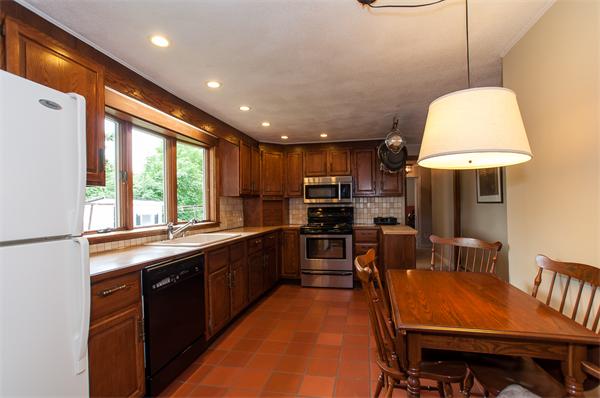 1317 Trapelo Road Waltham, MA 02451 - Photo 3 of 23