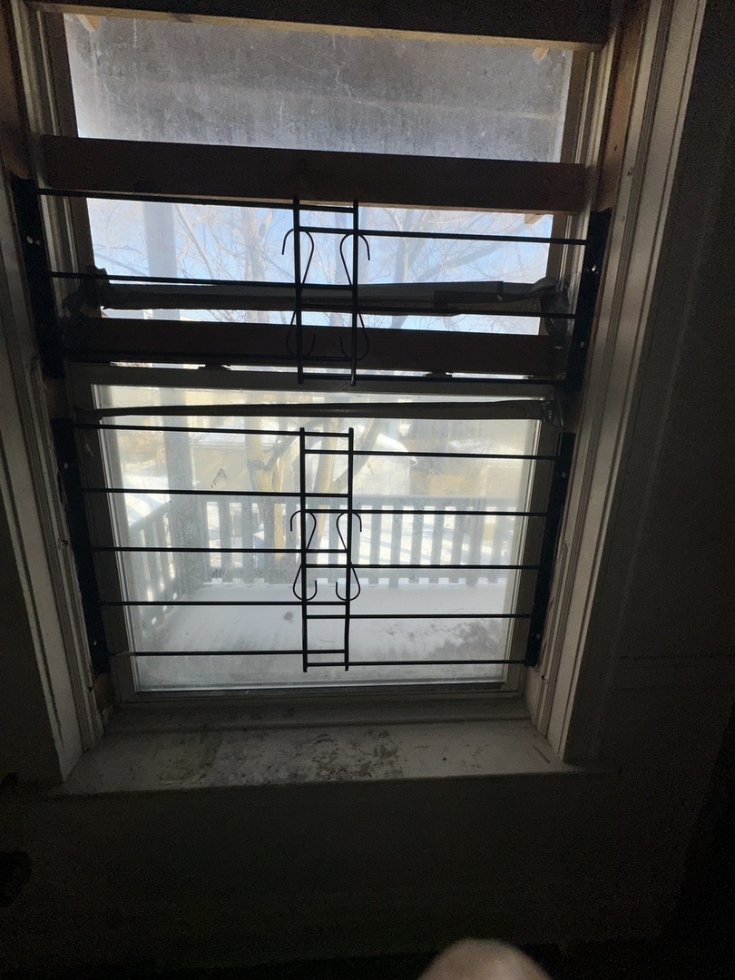 7425 South Harvard Avenue Chicago, IL 60621 - Photo 15 of 31 a view of kitchen