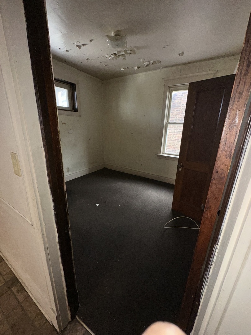 7425 South Harvard Avenue Chicago, IL 60621 - Photo 6 of 31 a view of a hallway