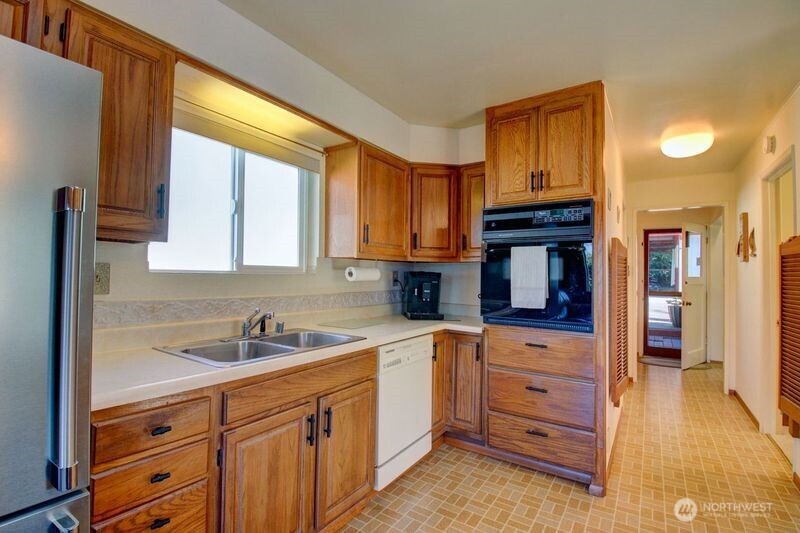 13210 Satterlee Road Anacortes, WA 98221 - Photo 9 of 35