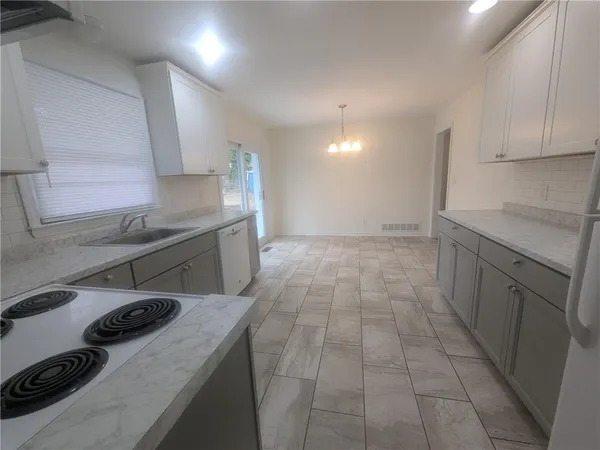 $1,950 | 409 Samaritan Drive, Cumming, GA 30040