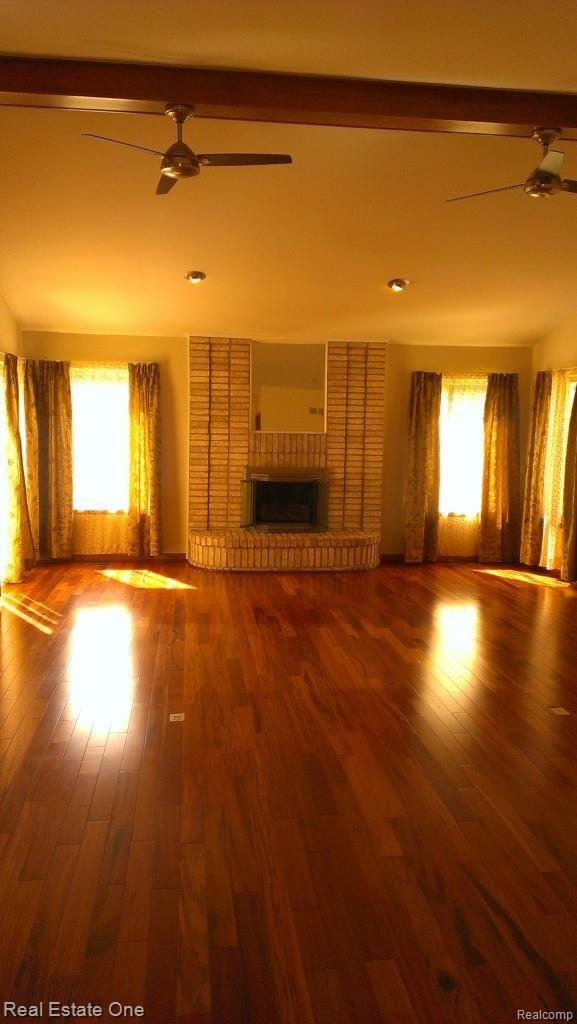 1109 Maple Leaf Drive Rochester, MI 48309 - Photo 3 of 23 Great Room & Gas Fireplace
