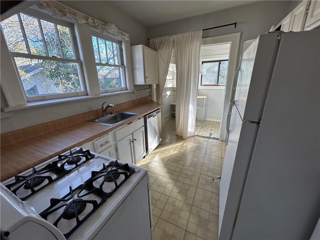417 8th Street Northeast Atlanta, GA 30309 - Photo 7 of 16 a kitchen with a stove and a window