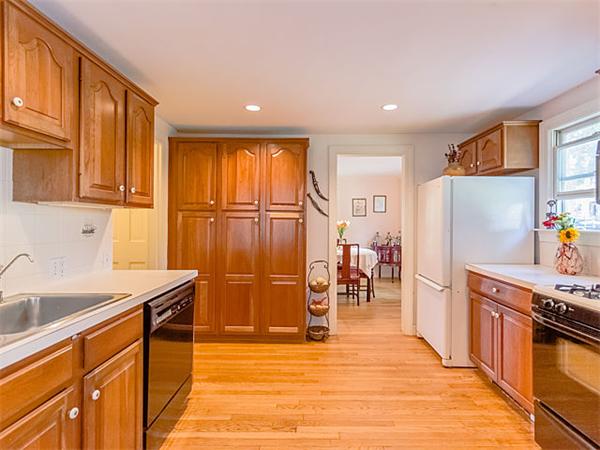 17 Fuller Road Lexington, MA 02420 - Photo 3 of 29 Gallery Image 3