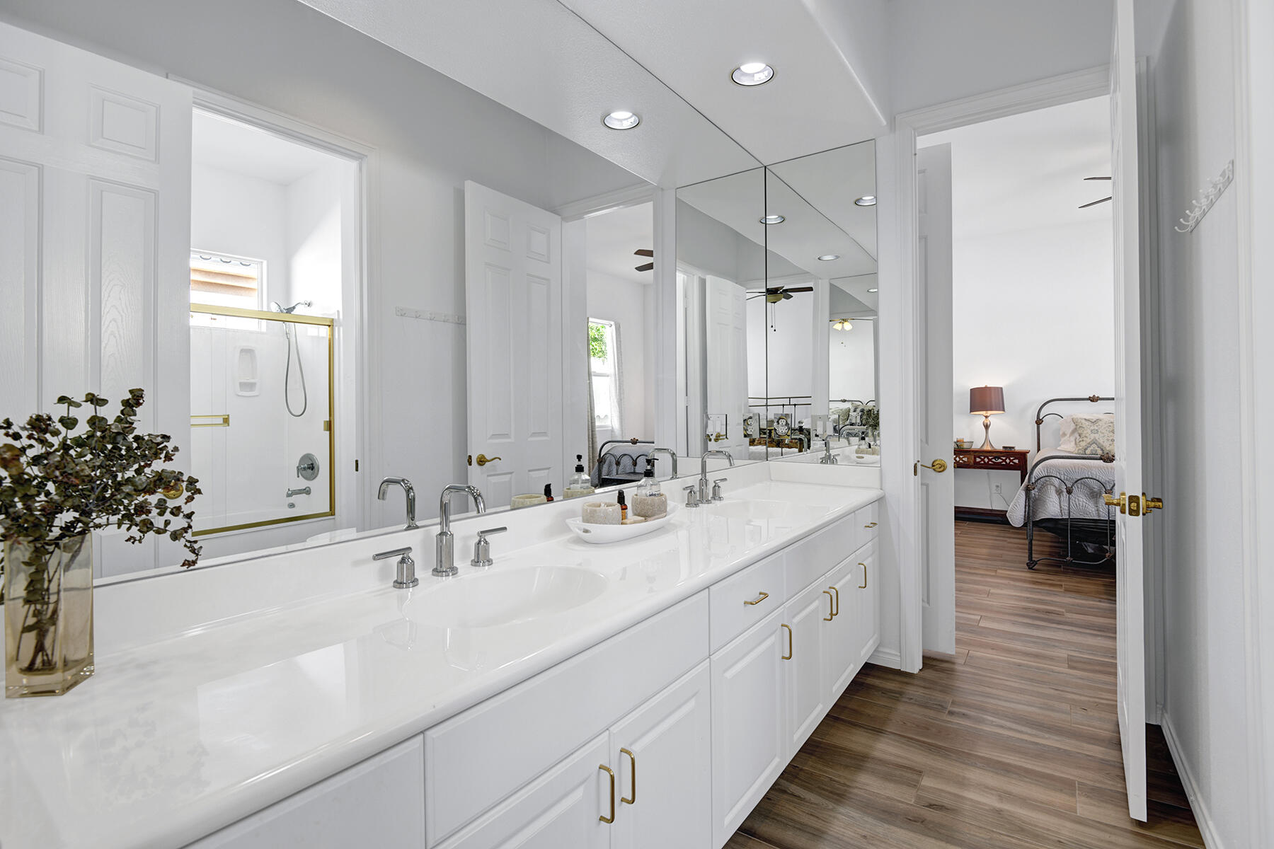 5 Buckingham Way Rancho Mirage, CA 92270 - Photo 29 of 44 JACK AND JILL BATHROOM.jpg mls