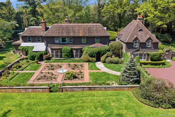 $3,850,000 | 285 Piping Rock Road, Locust Valley, NY 11560