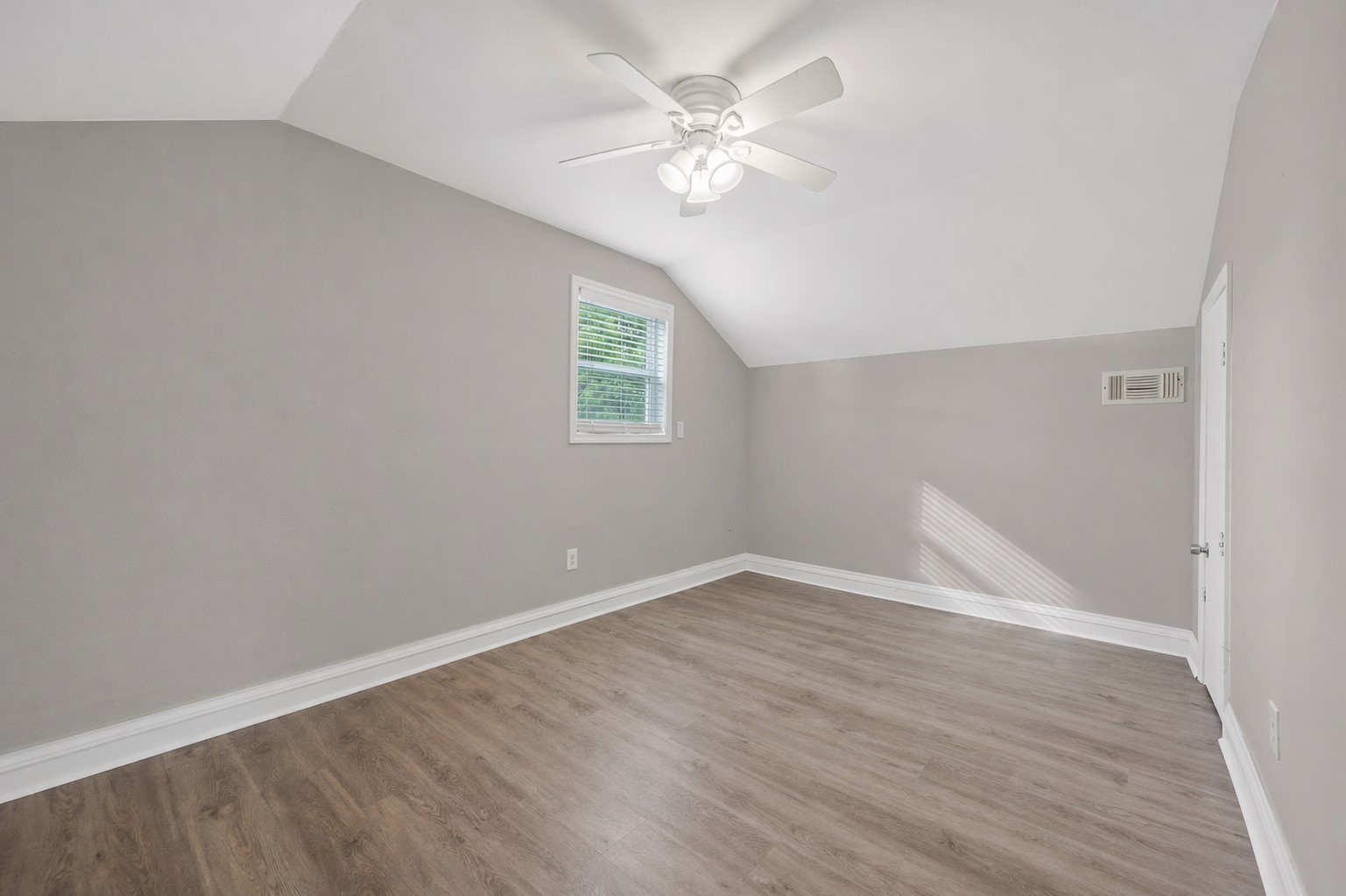 3823 Florinda Street Houston, TX 77021 - Photo 30 of 41 Bedroom #3