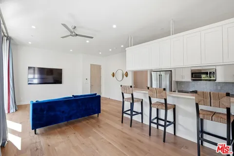 $7,500 | 1041 North Spaulding Avenue, Unit 203, Los Angeles, CA 90046