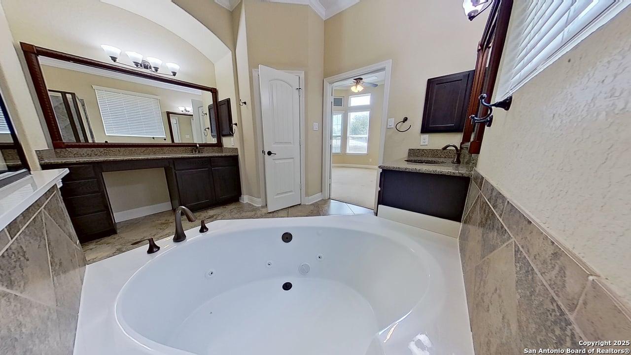 13230 Helotes Circle Helotes, TX 78023 - Photo 35 of 48