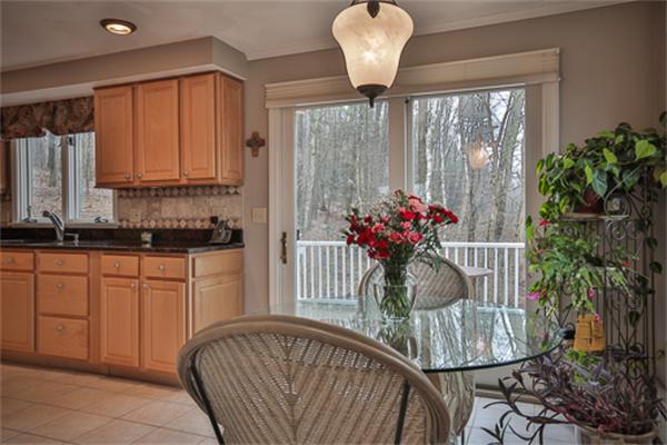 105 Scotland Road Newbury, MA 01951 - Photo 11 of 24 a living room with furniture and a potted plant