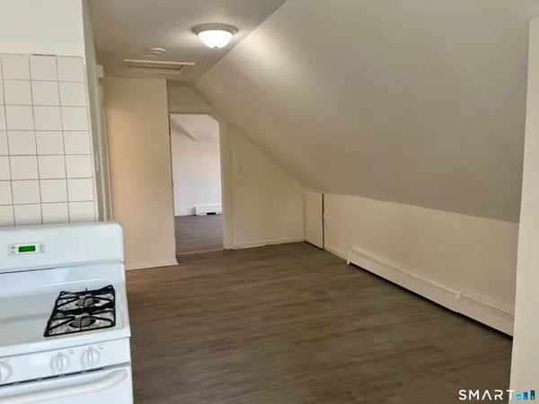 $1,800 | 2449-2451 North Avenue, Unit 3, Bridgeport, CT 06604