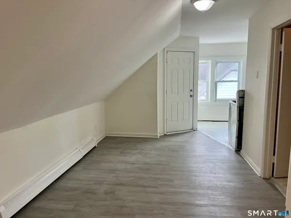 $1,800 | 2449-2451 North Avenue, Unit 3, Bridgeport, CT 06604