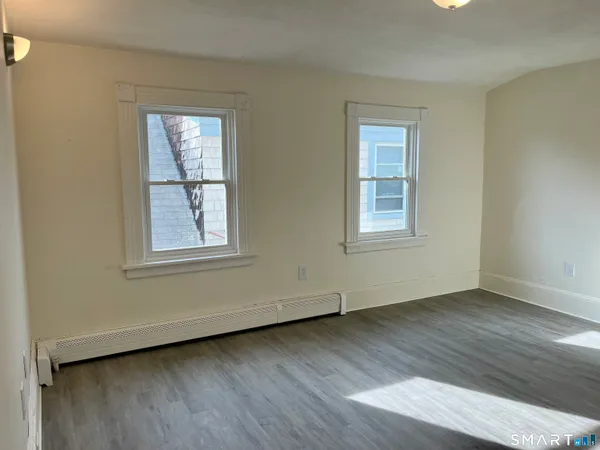 $1,800 | 2449-2451 North Avenue, Unit 3, Bridgeport, CT 06604