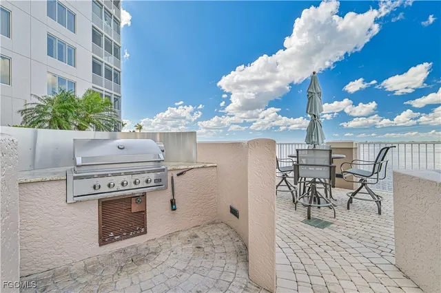 $1,075,000 | 2104 West First Street, Unit 1701, Fort Myers, FL 33901