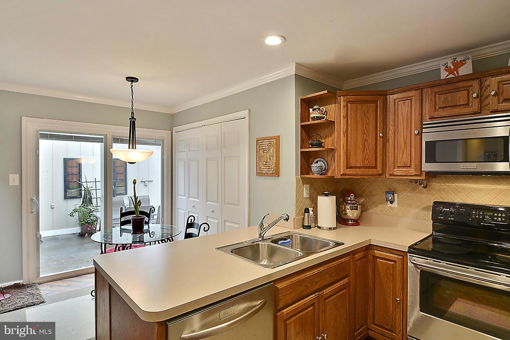 7708 Anderson Court Manassas, VA 20109 - Photo 3 of 30 Kitchen