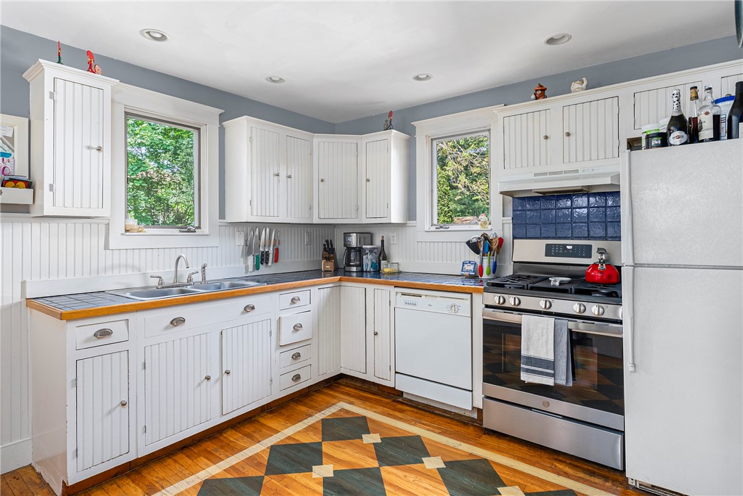30 Benedict Road Warwick, RI 02888 - Photo 8 of 31 Gallery Image 8