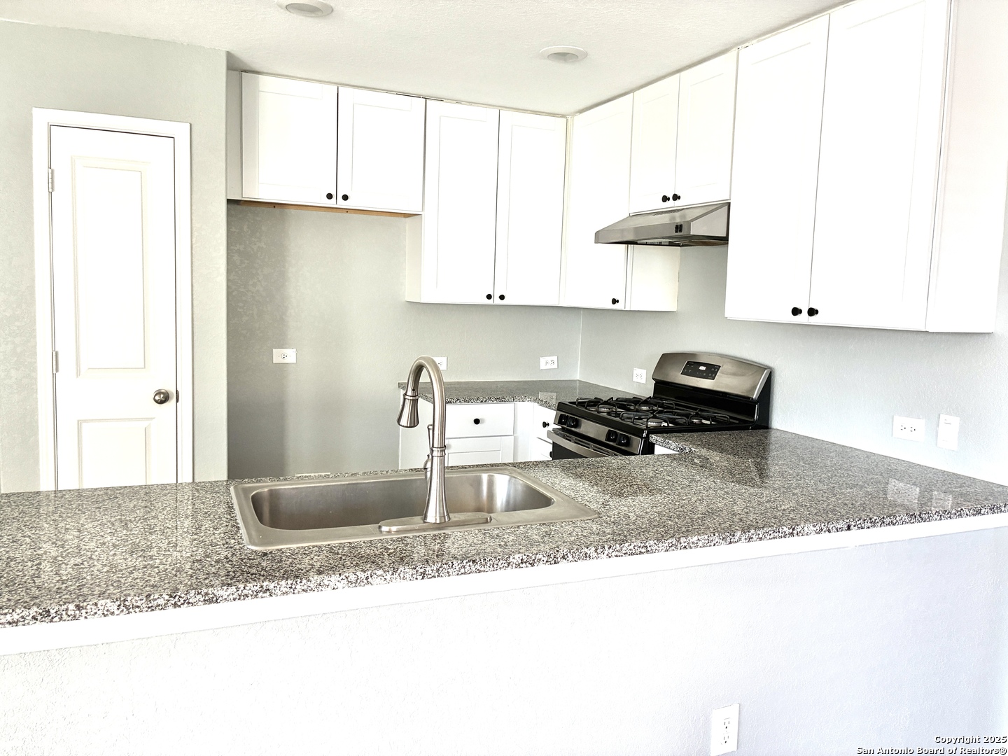 320 Agave Circle Jourdanton, TX 78026 - Photo 5 of 19