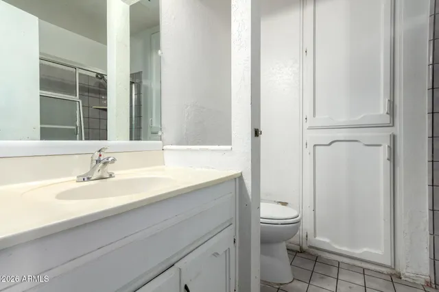 an empty room with a ceiling fan and a window
