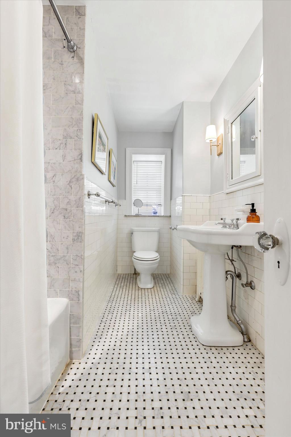 112 West Springfield Avenue Philadelphia, PA 19118 - Photo 24 of 40