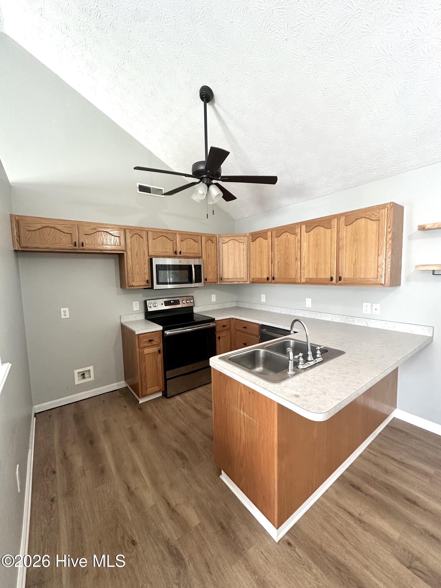 115 Luke Court New Bern, NC 28560 - Photo 7 of 19 IMG_4315