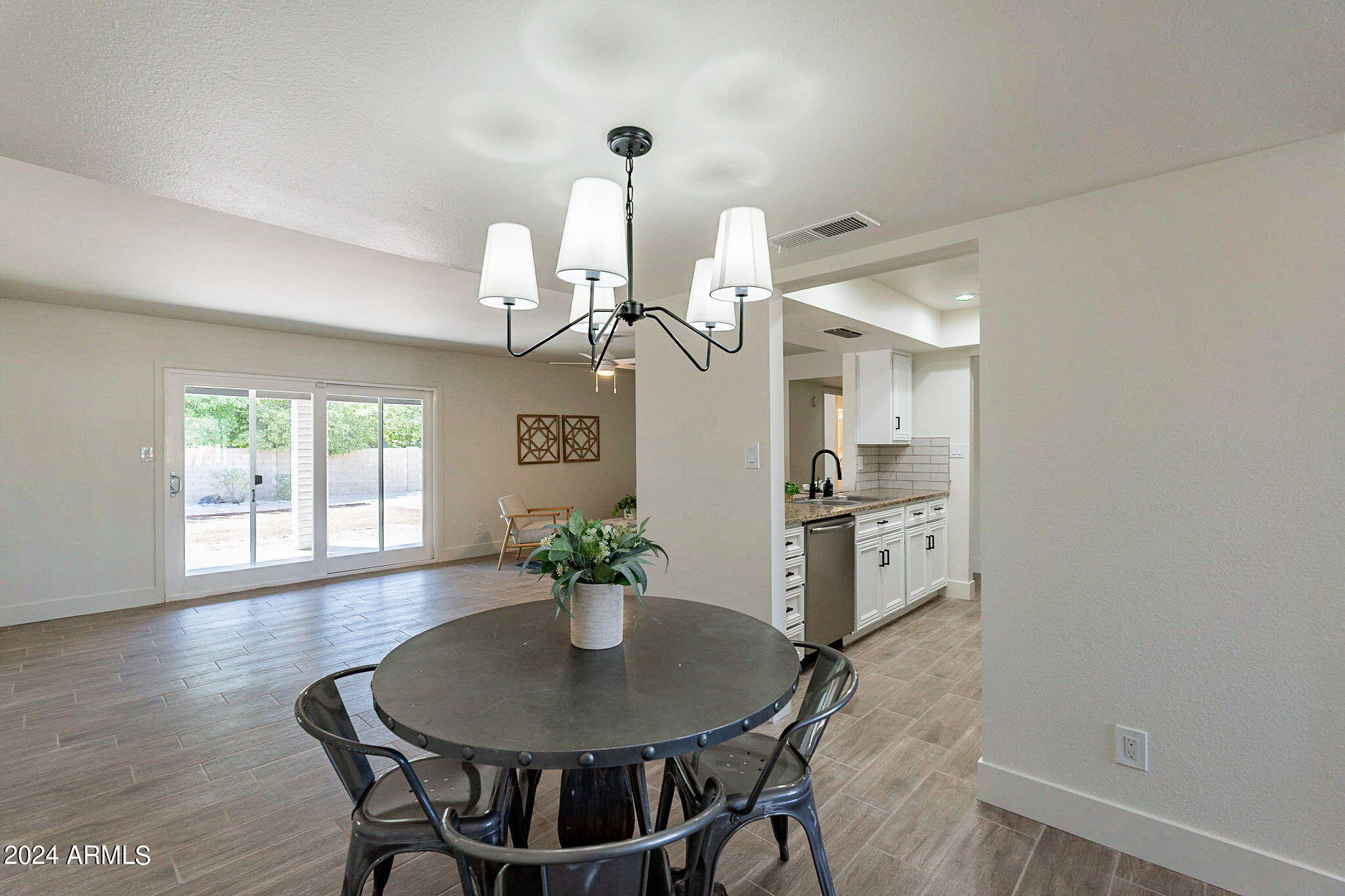 3815 West Phelps Road Phoenix, AZ 85053 - Photo 13 of 53 17-web-or-mls-Phelps-17
