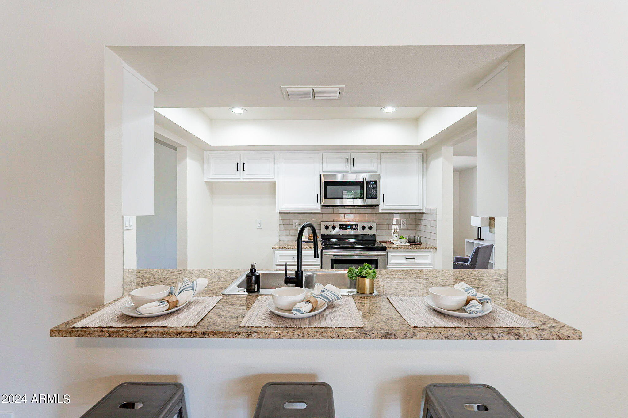 3815 West Phelps Road Phoenix, AZ 85053 - Photo 19 of 53 24-web-or-mls-Phelps-24