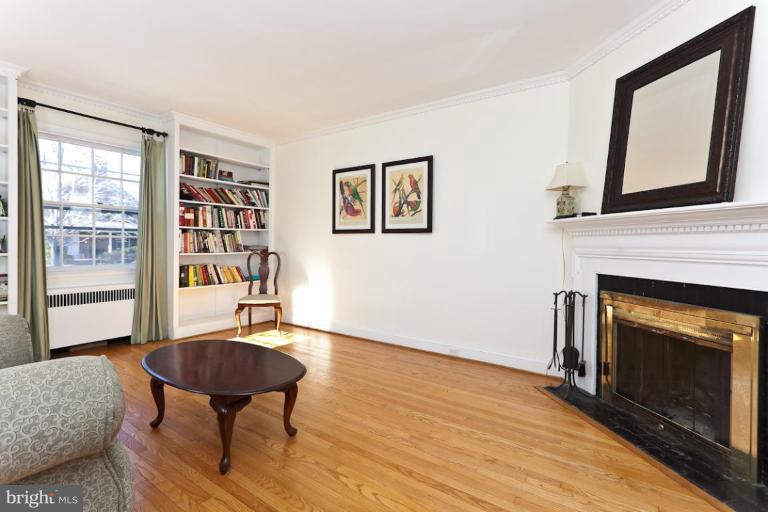 333 Paddington Road Baltimore, MD 21212 - Photo 2 of 24 Living Room