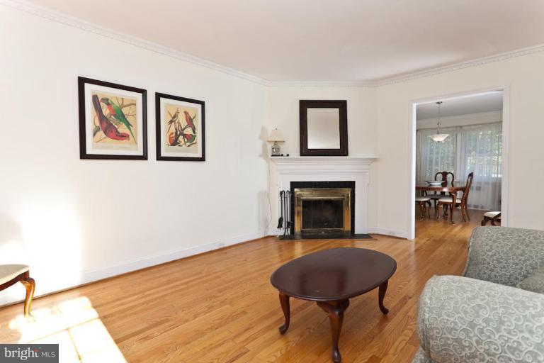 333 Paddington Road Baltimore, MD 21212 - Photo 3 of 24 Living Room #2