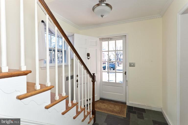 333 Paddington Road Baltimore, MD 21212 - Photo 10 of 24 Entrance / Foyer