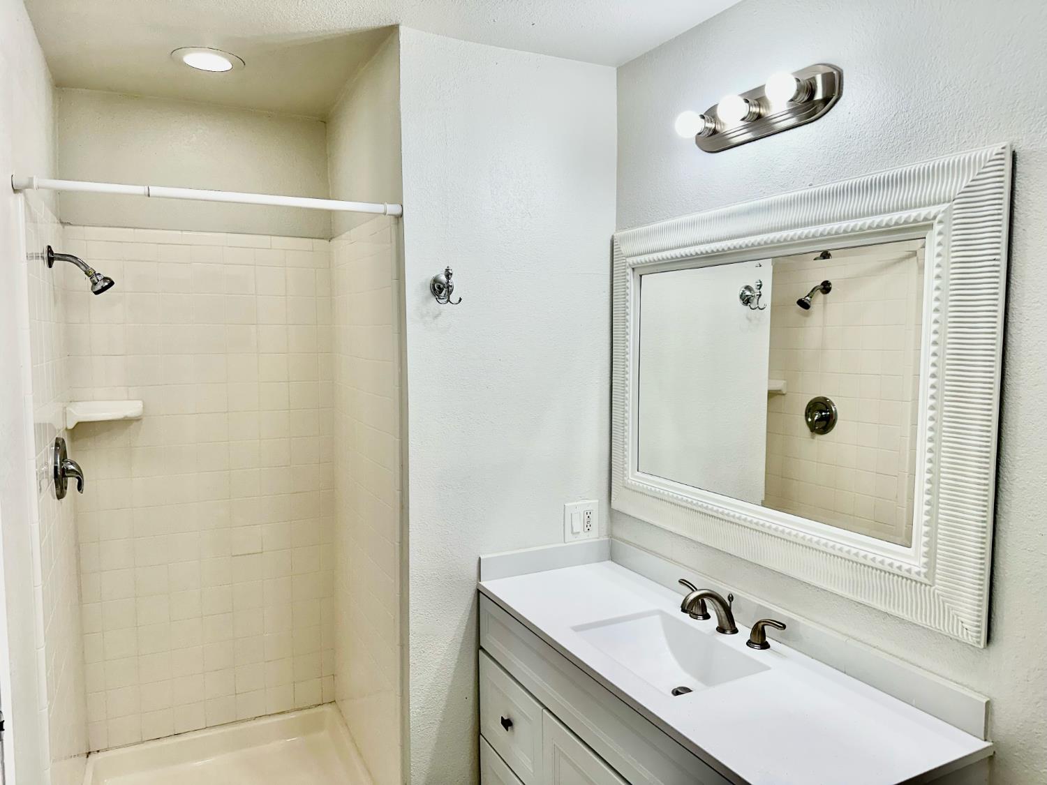 5683 North Rafael Avenue Fresno, CA 93711 - Photo 13 of 19 a bathroom with a bathtub and a sink
