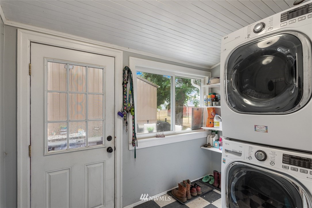 2959 Main Street Custer, WA 98240 - Photo 22 of 33 a utility room with dryer and washer