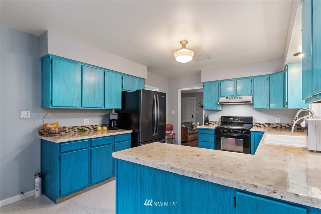 2959 Main Street Custer, WA 98240 - Photo 10 of 33 a kitchen with stainless steel appliances granite countertop a sink stove refrigerator and cabinets