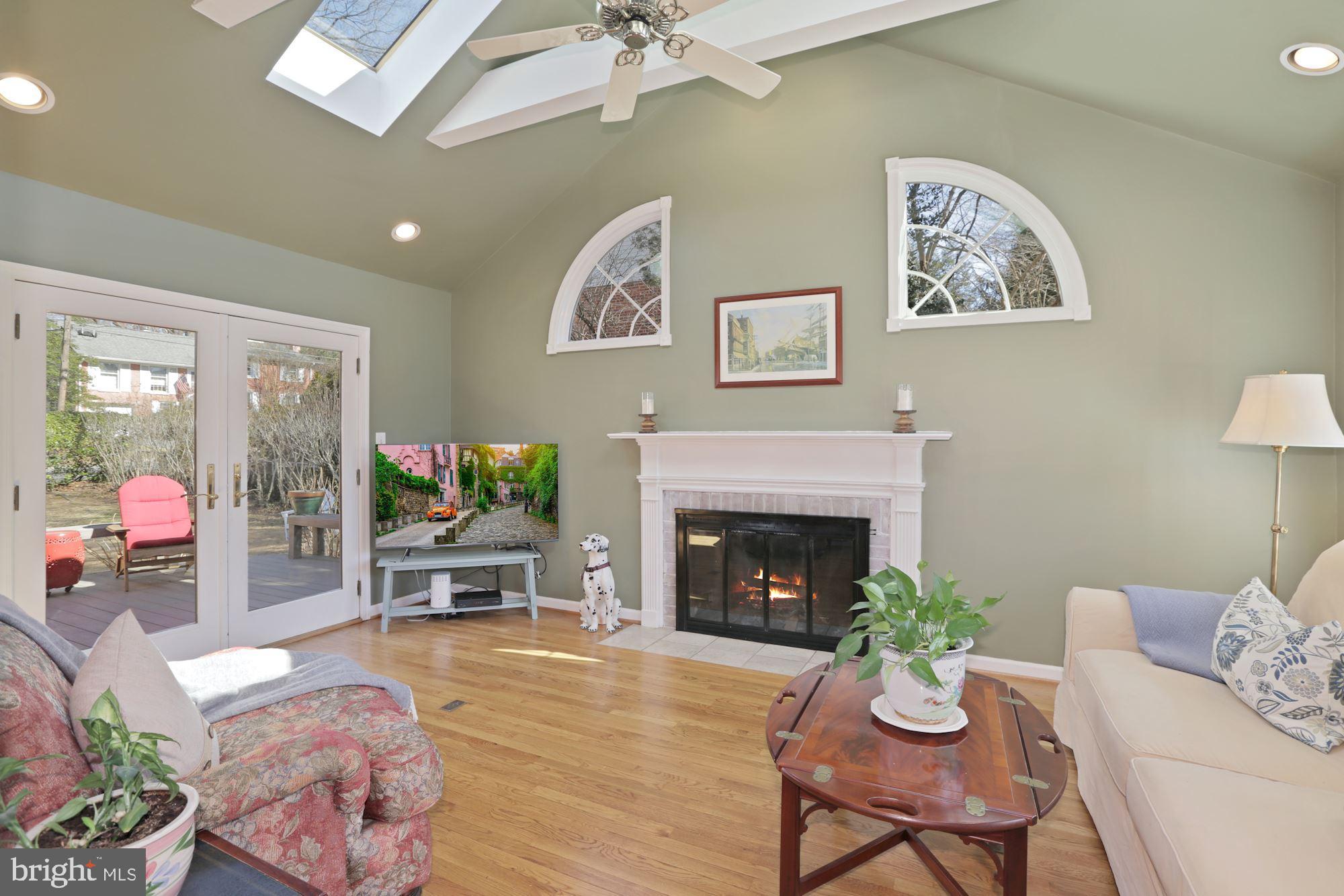 9607 Byeforde Road Kensington, MD 20895 - Photo 11 of 35 Family Room/Upper Level