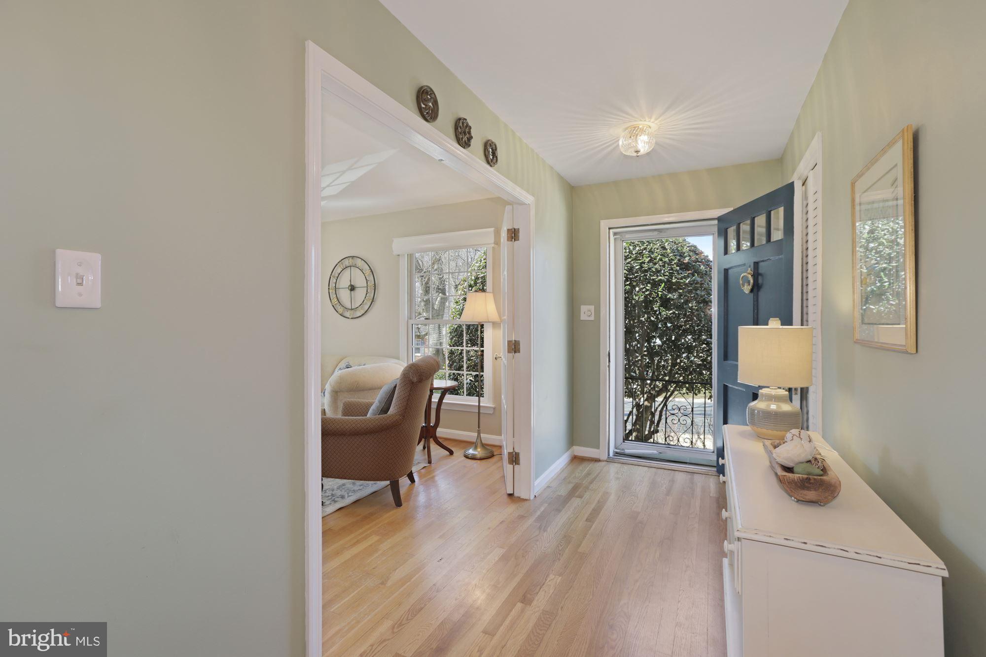9607 Byeforde Road Kensington, MD 20895 - Photo 3 of 35 Foyer
