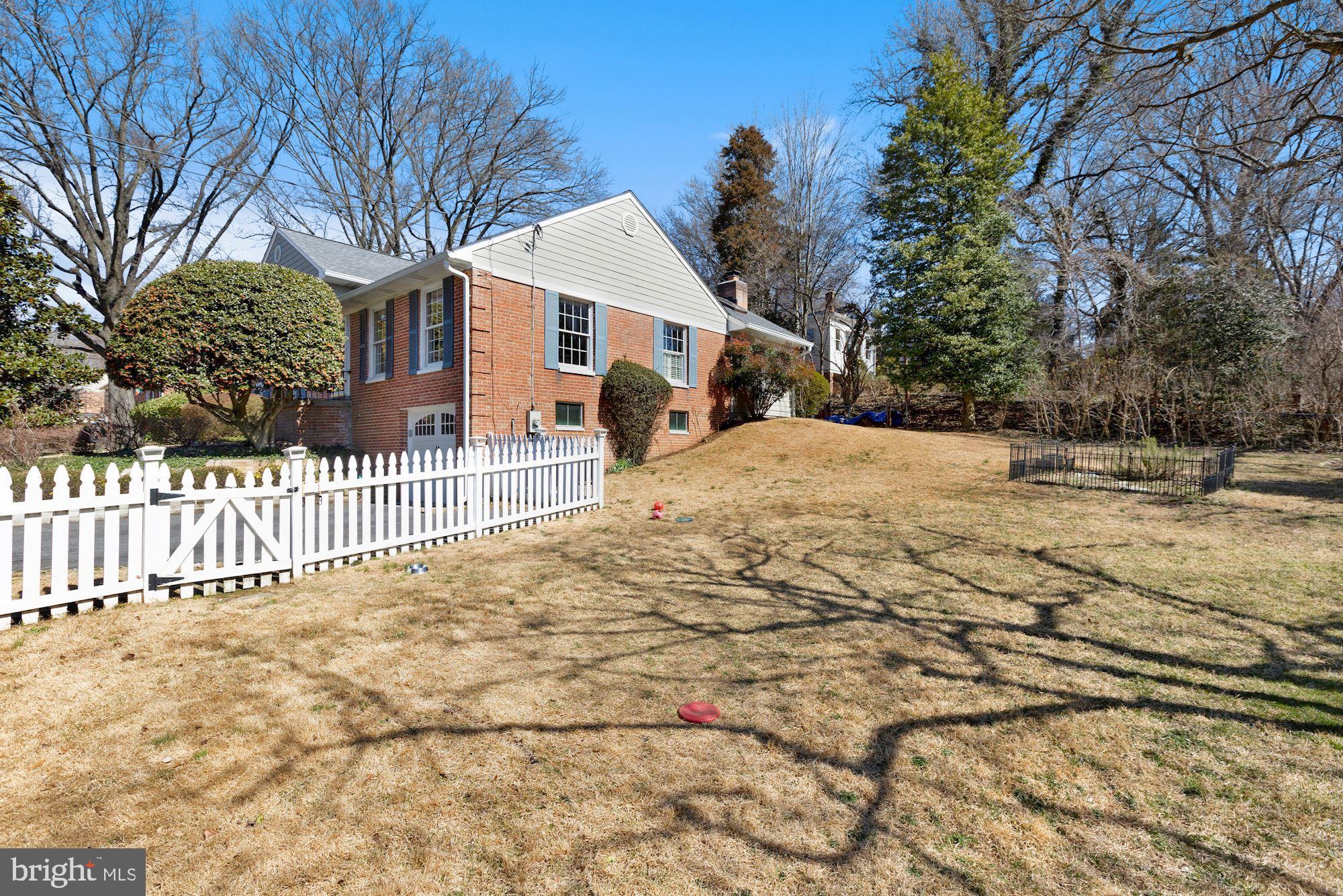 9607 Byeforde Road Kensington, MD 20895 - Photo 29 of 35 Fenced in Yard