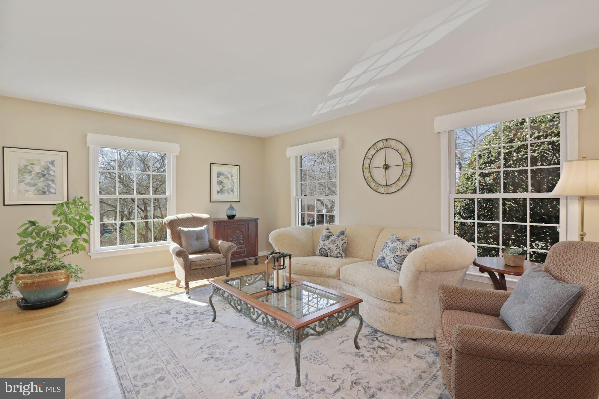 9607 Byeforde Road Kensington, MD 20895 - Photo 7 of 35 Living Room