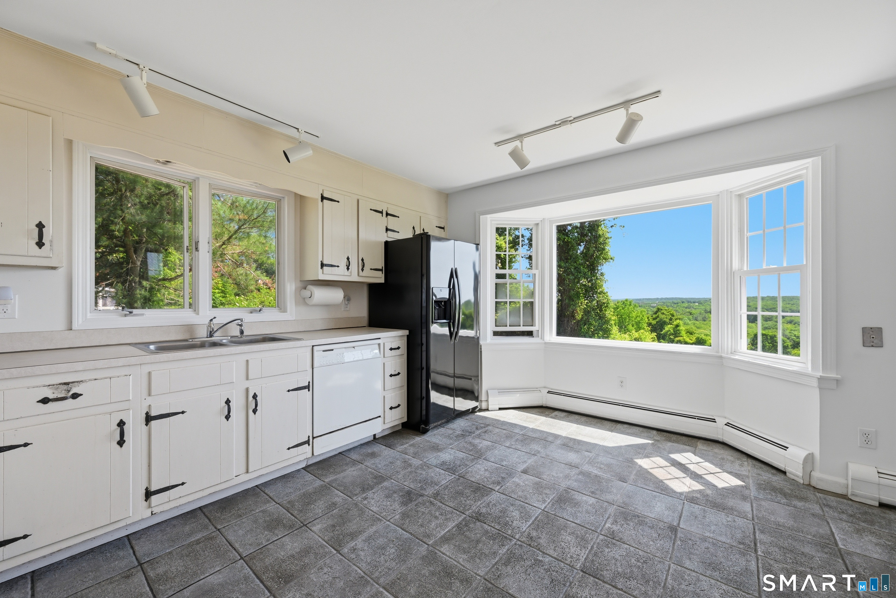 15 Valley View Road Newtown, CT 06470 - Photo 11 of 25