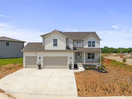 $667,000 | 25010 West 142nd Street, Olathe, KS 66061