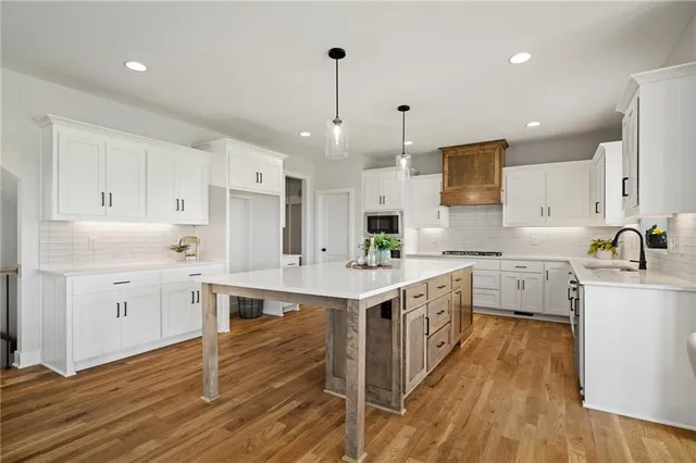 $660,000 | 25010 West 142nd Street, Olathe, KS 66061