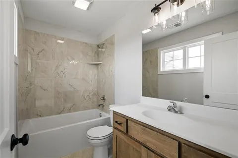 $667,000 | 25010 West 142nd Street, Olathe, KS 66061