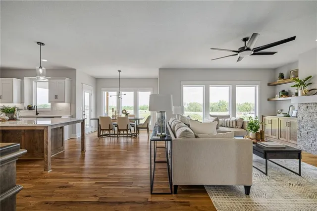 $660,000 | 25010 West 142nd Street, Olathe, KS 66061