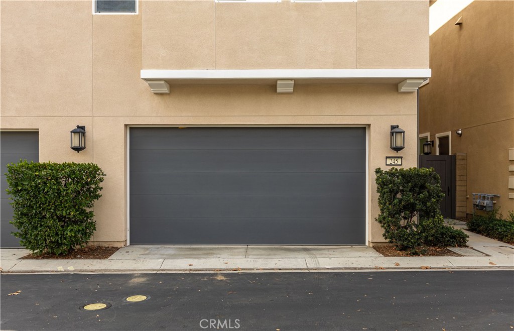 245 Follyhatch Irvine, CA 92618 - Photo 41 of 44 a backyard of a house