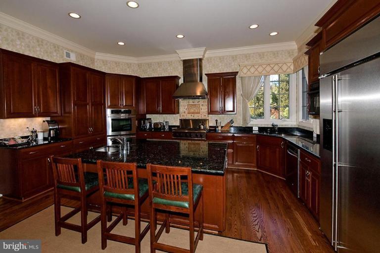 1221 Towlston Road McLean, VA 22102 - Photo 11 of 30 Kitchen