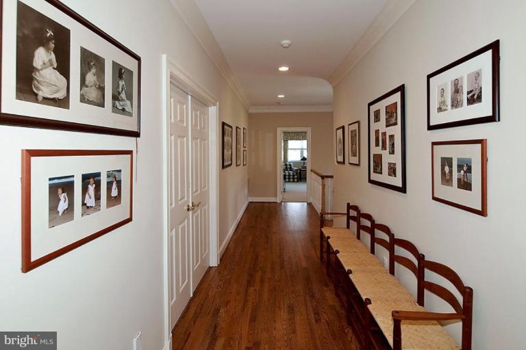 1221 Towlston Road McLean, VA 22102 - Photo 17 of 30 Hallway