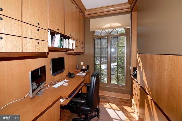 1221 Towlston Road McLean, VA 22102 - Photo 3 of 30 Study