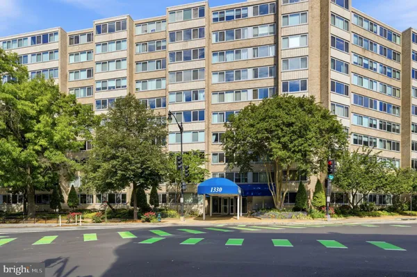 a building view with outdoor space