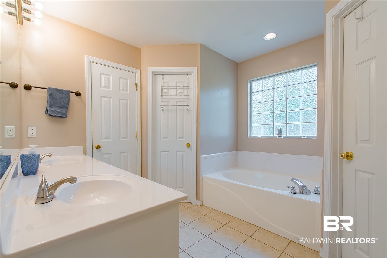 9211 Huckleberry Drive Daphne, AL 36527 - Photo 16 of 35 Master Bath