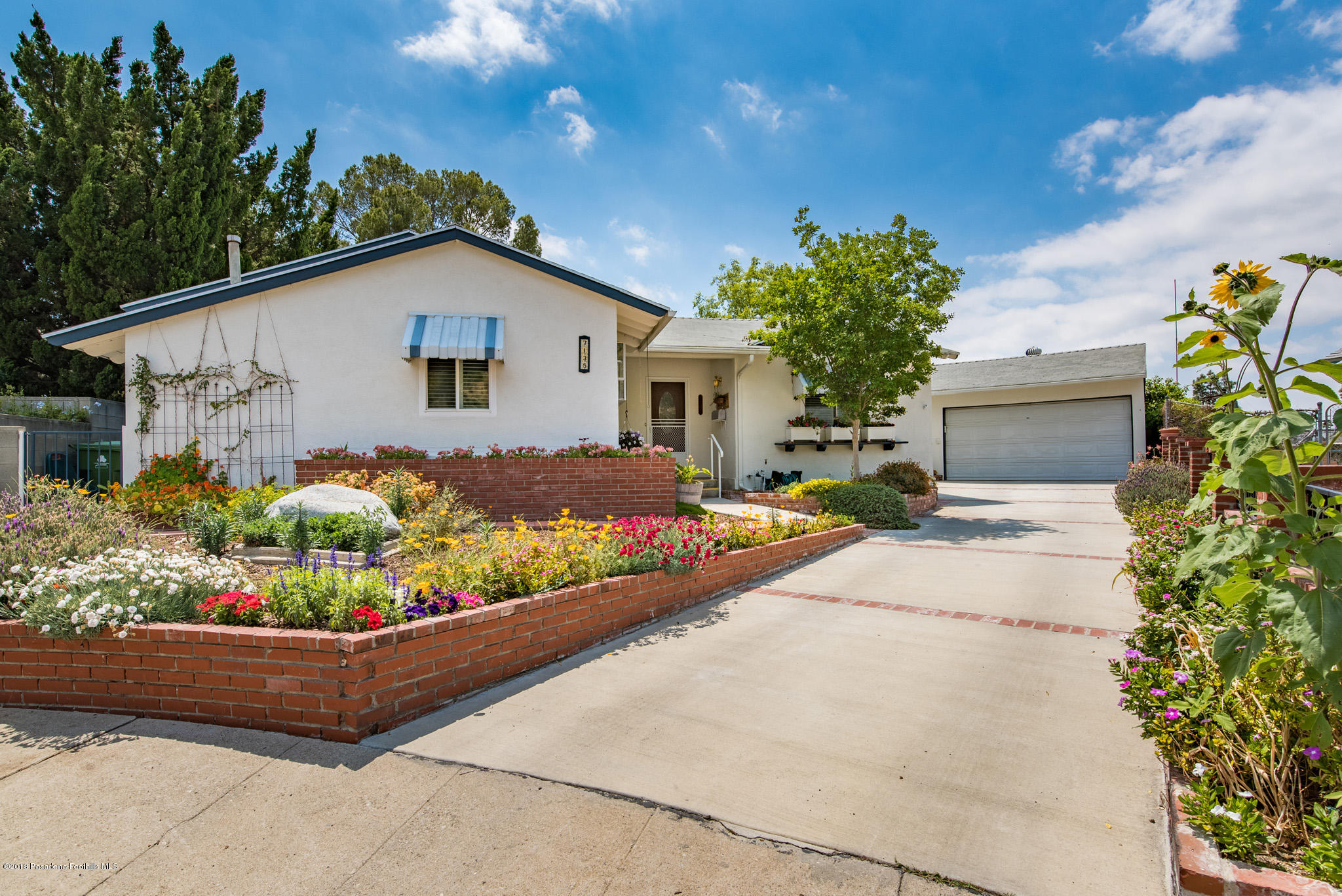 7135 Samoa Place Tujunga, CA 91042 - Photo 1 of 33 snaplistla_01